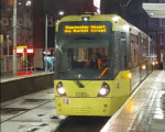 曼徹斯特輕鐵列車與城市街景