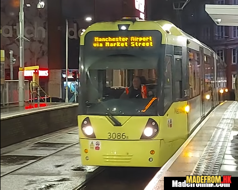 曼徹斯特輕鐵列車與城市街景