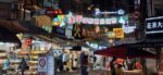 逢甲夜市熱鬧街道與各式小吃攤位