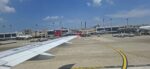 桃園國際機場航廈與飛機起降場景