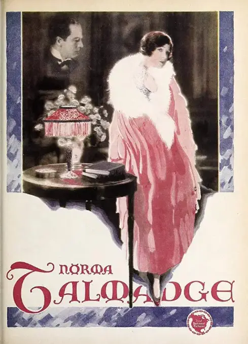 1925年默片《Graustark》中男女主角站在歐洲王宮前的浪漫場景 標題 : Graustark 1925 默片冒險電影